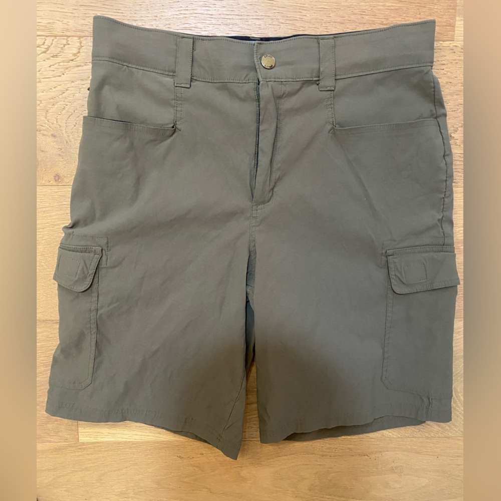 Orvis Utility 4 way stretch Mens Olive Cargo Shorts size 32 VGUC